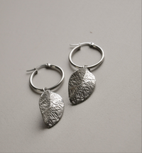 Mono orecchino foglia Rugiada